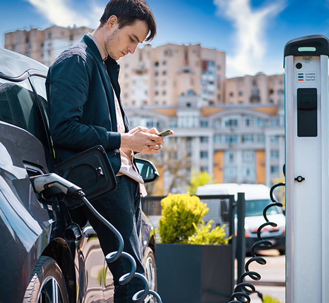 Recharge d'un véhicule électrique en ville